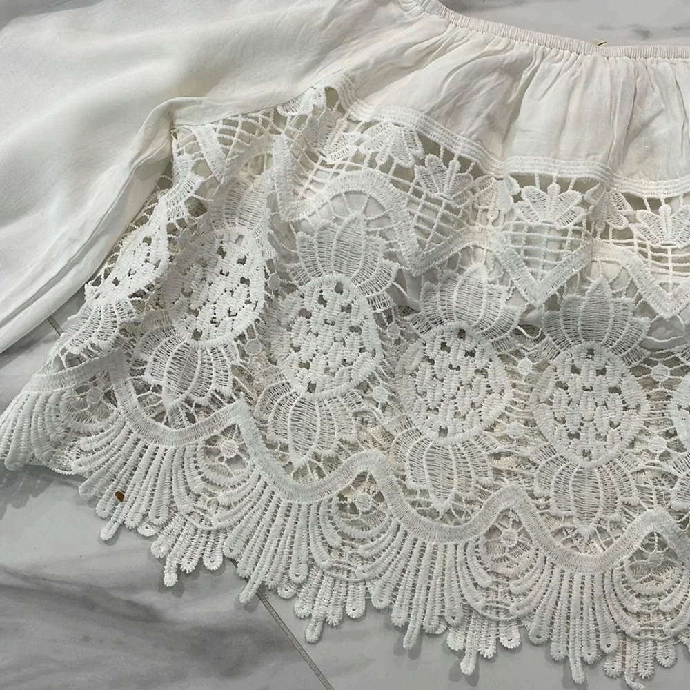 🌺🌺🌺L.A. HEARTS 🌺🌺🌺Off shoulders off white cropped top size small